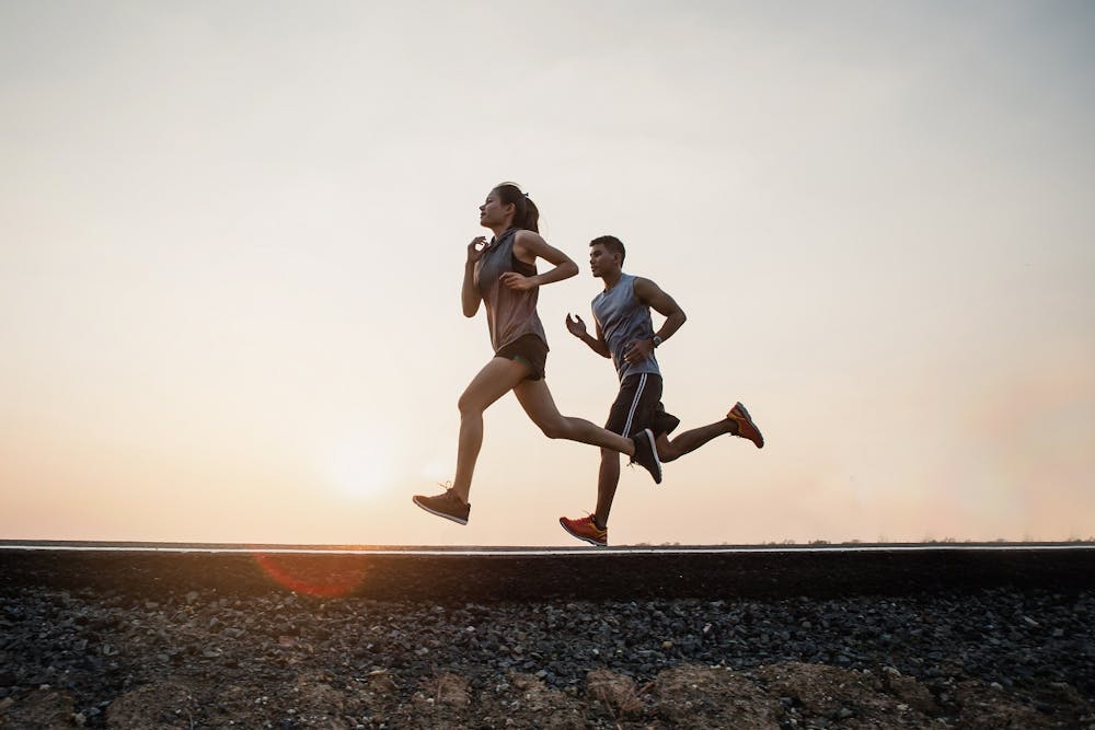 Τρέξιμο με άδειο στομάχι: Μύθοι και αλήθειες για «κέρδη» και «ζημιές» runbeat.gr 